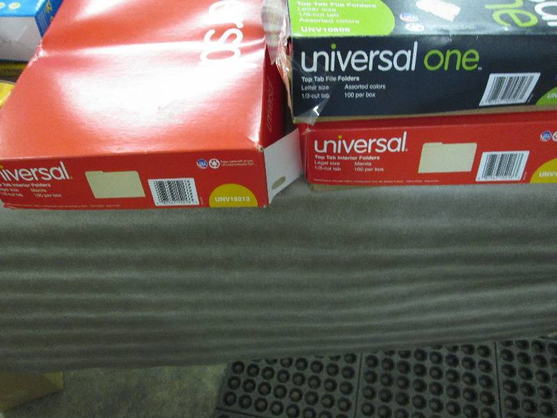 lot 40 image: Lot of 2 Boxes of 100 Universal Man...