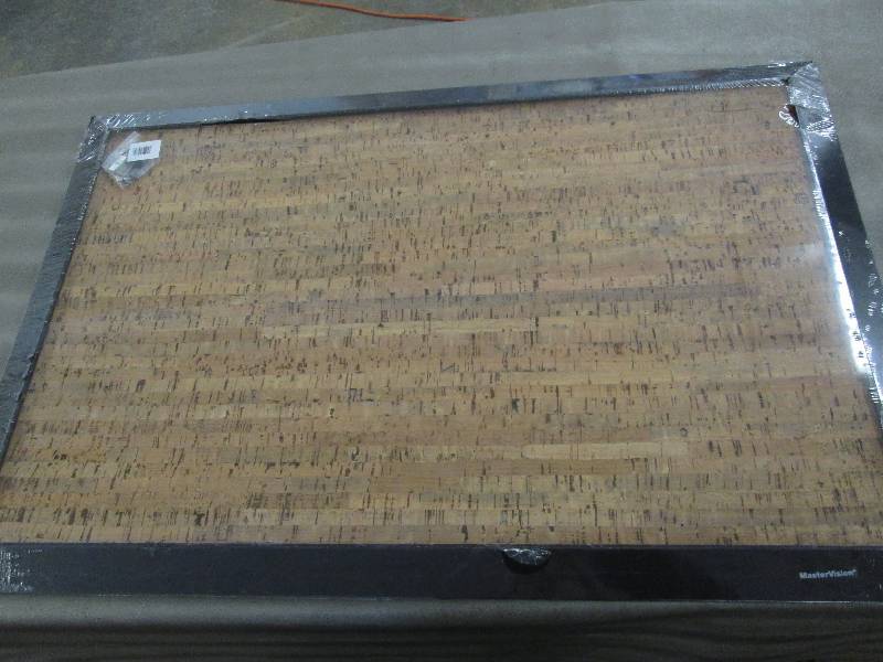 lot 73 image: Mastervisio 24x36 Cork Board...