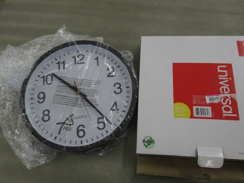 lot 89 image: Universal Round wall Clock 12.5 inc...