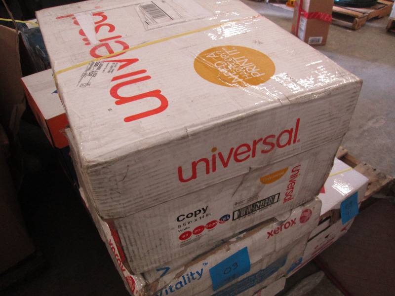 lot 100 image: Universal White Copy Paper Legal - ...