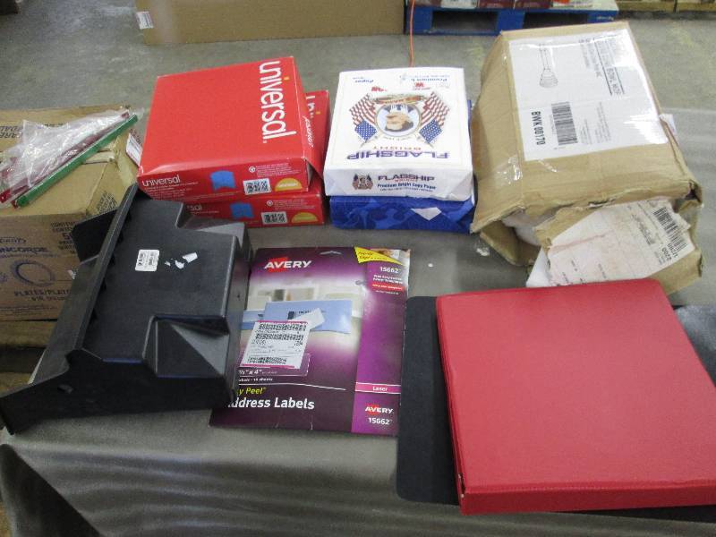lot 115 image: Lot of 2 Boxes of 100 Universal 2 p...