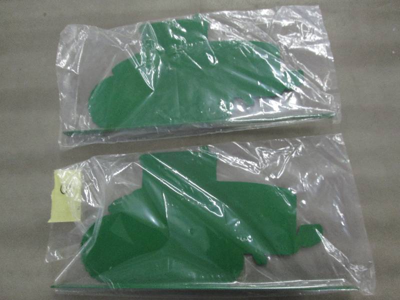 lot 117 image: Lot of 2 Metal Tractor Mail Box Top...
