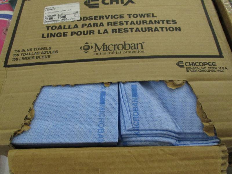 lot 125 image: Chicopee 8251  Chix Blue Foodservi...