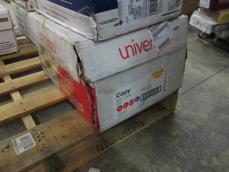 lot 221 image: Universal White Copy Paper Legal - ...