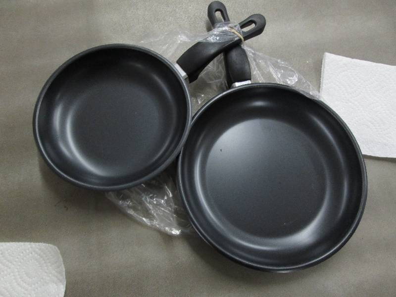 lot 228 image: Set of 2 Non-Stick Fry Pans...