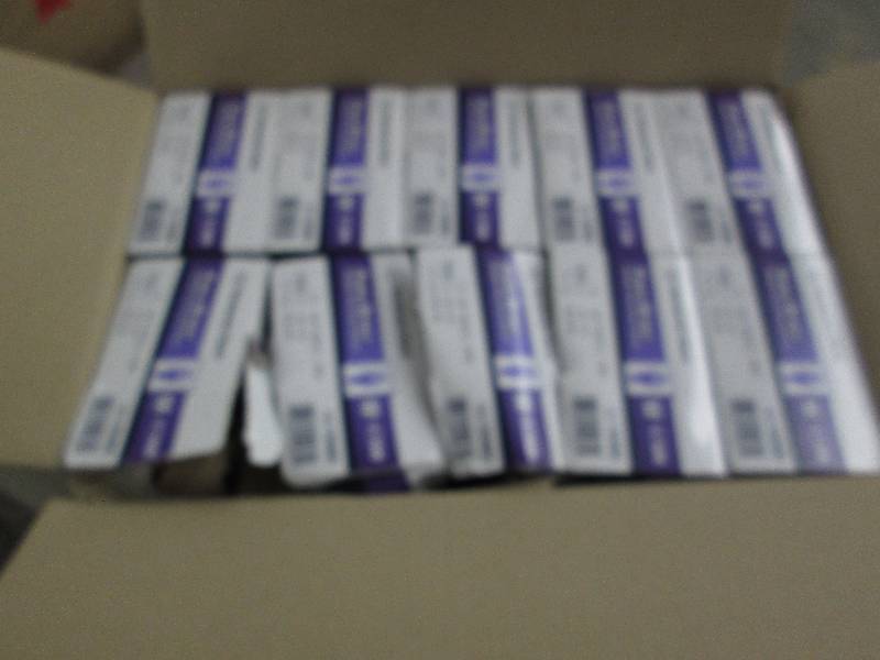 lot 239 image: Kimberly-Clark Purple Nitrile Exam ...