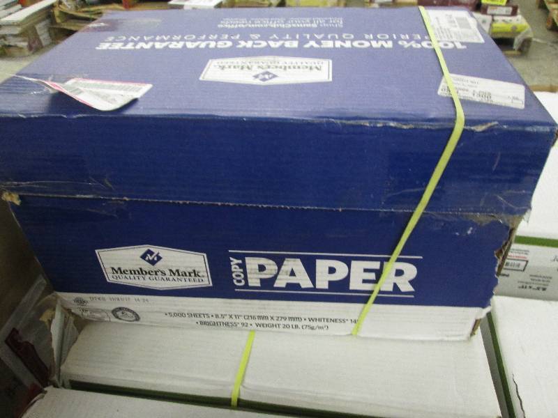 lot 243 image: Case of Members Mark 20 lb 8.5x11 C...