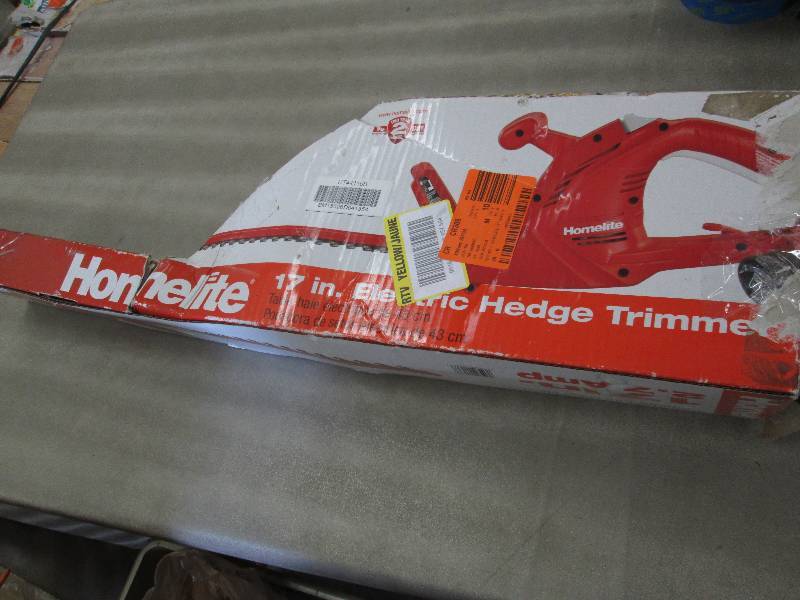 lot 307 image: Homelite 17 in. 2.7 Amp Electric He...