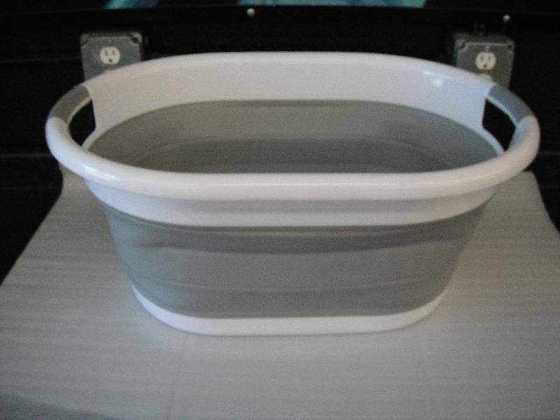 lot 60 image: Collapsible Laundry Bin