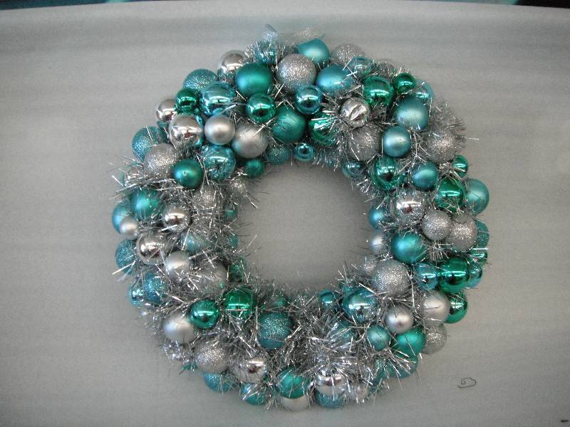 lot 65 image: Bulb Wreath