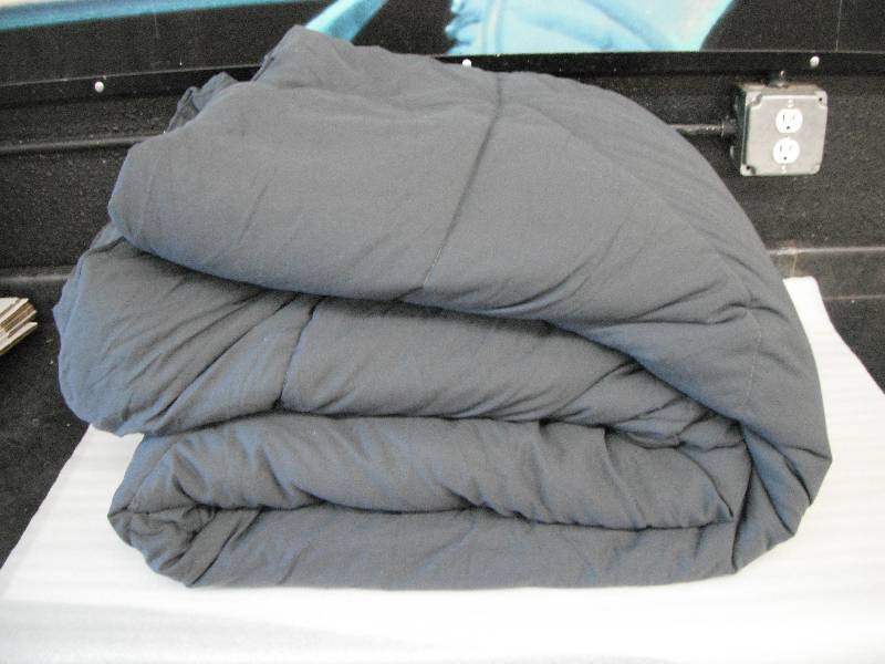 lot 78 image: Gray King Comforter