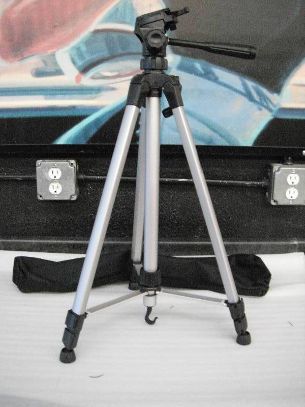 lot 82 image: Camera tripod