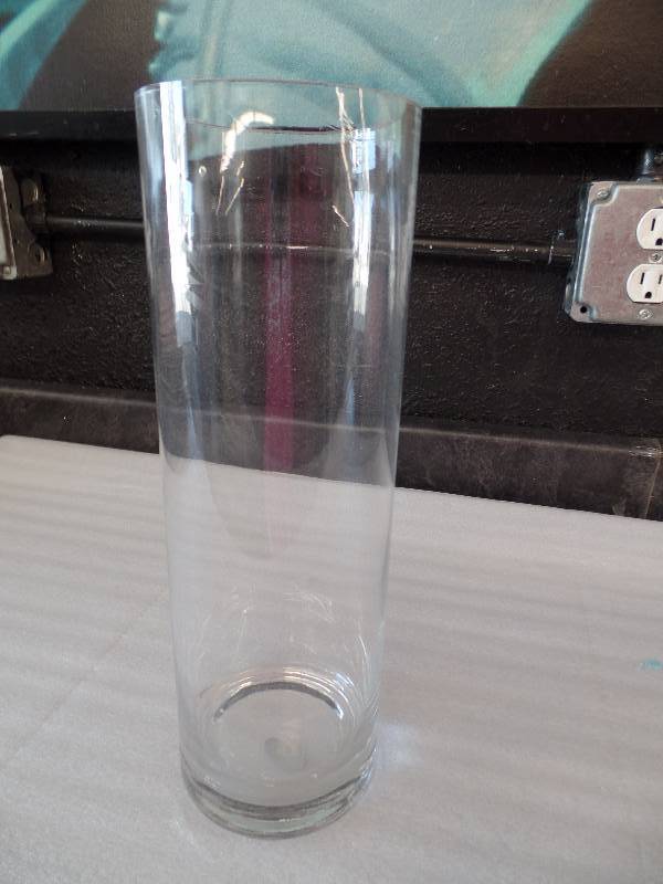 lot 18 image: Glass Vases