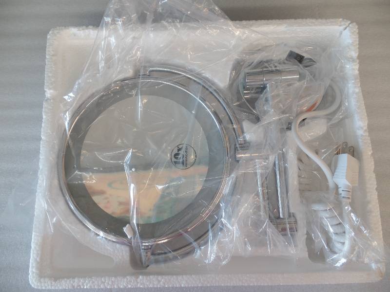 lot 19 image: Illuminated Wall Mount Mirror
