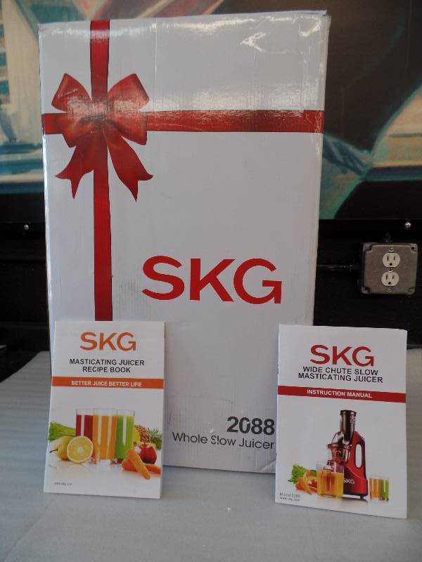 lot 30 image: SKG Whole Slow Juicer