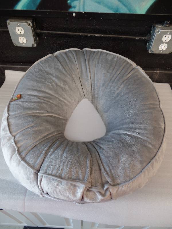 lot 34 image: Leachco Podster Infant Lounger
