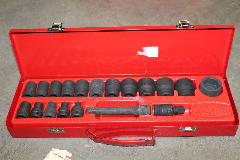 lot 11 image: 19-Piece 12 Drive Impact Socket Set w Case