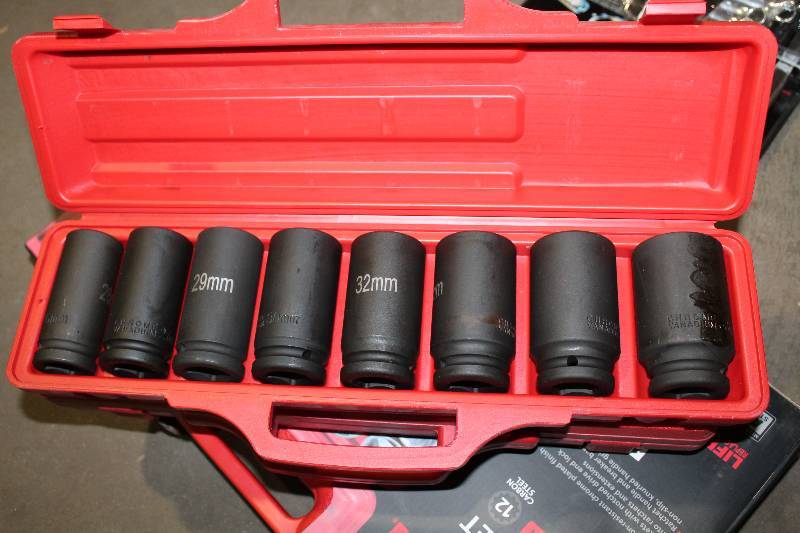 lot 9 image: 8-Piece Chrome Vanadium Impact Socket Set Metric w Case - 34 Drive