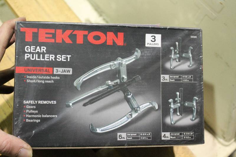 lot 14 image: MIT Tekton Universal 3-Jaw Gear Puller