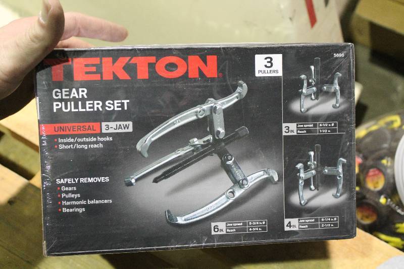 lot 15 image: MIT Tekton Universal 3-Jaw Gear Puller