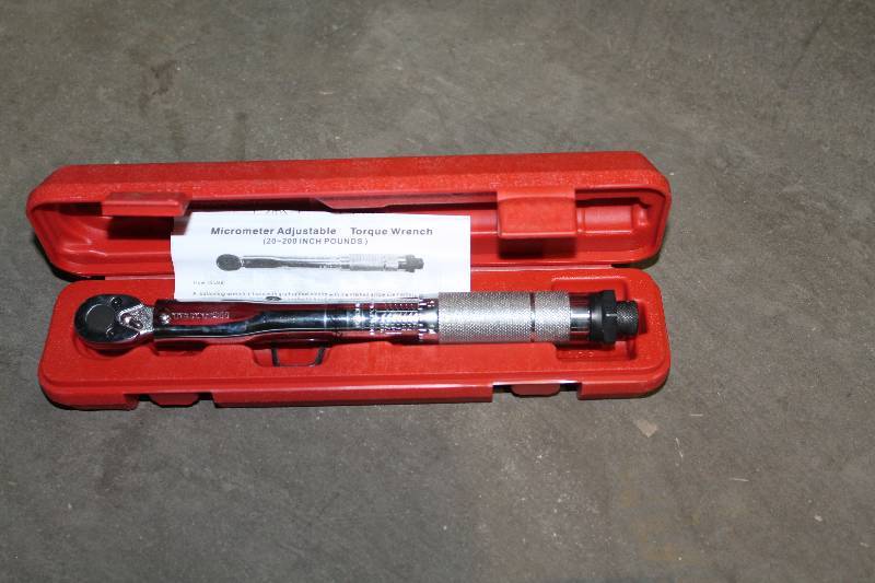lot 29 image: MIT Tekton 20-200in. Lbs. Micrometer Adjustable Torque Wrench w Case