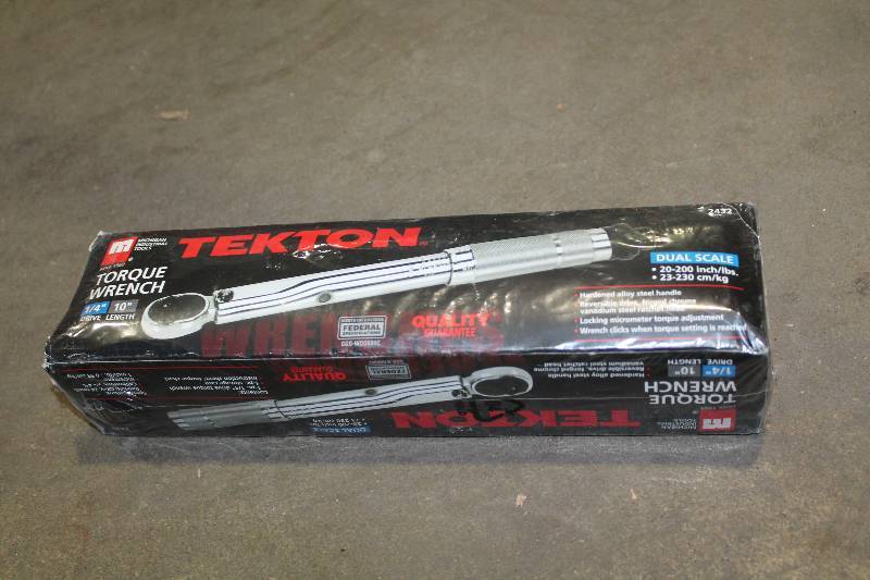 lot 26 image: MIT Tekton Dual Scale 14in. Drive 10in. Torque Wrench