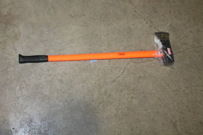 lot 58 image: Coleman 8lb. Splitting Maul
