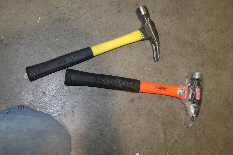 lot 71 image: Lot of (2) Framing Hammers - Coleman 20oz.