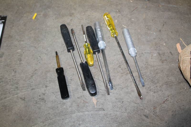lot 76 image: Lot of (8) Screwdrivers