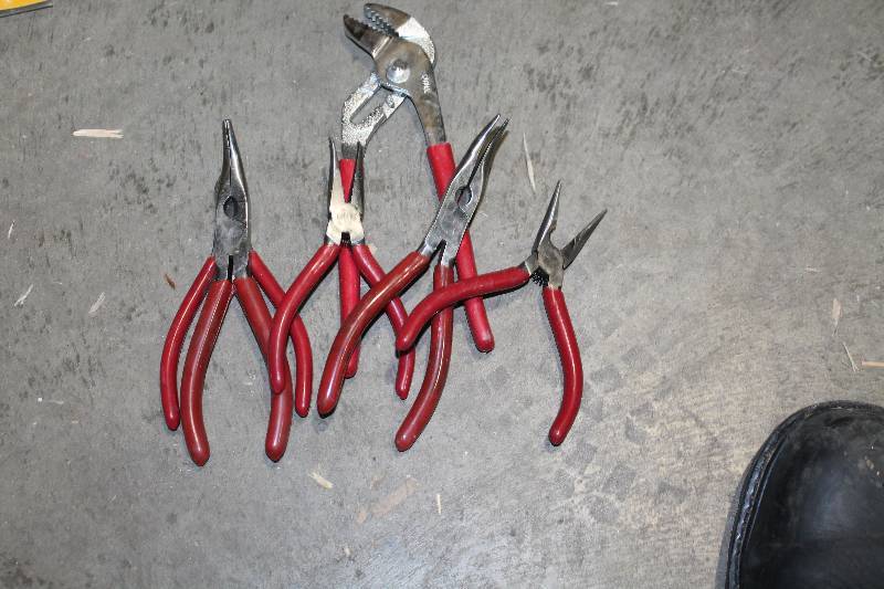 lot 110 image: Lot of (6) Hand Tools - Needle Nose Pliers, Groove Joint Pliers