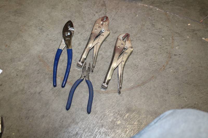 lot 109 image: Lot of (4) Hand Tools - Vise Grips, Wire Cutters, Pliers