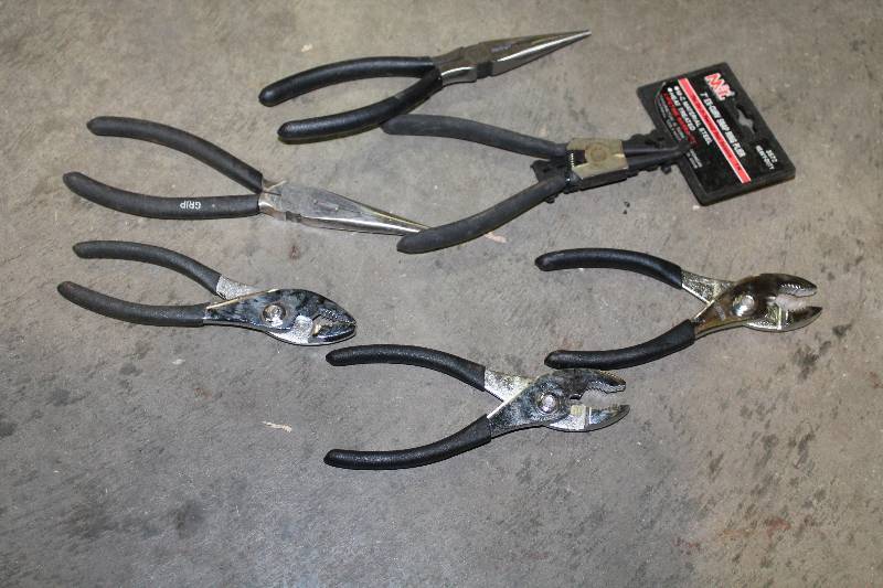 lot 112 image: Lot of (6) Hand Tools - Pliers, Needle Nose Pliers