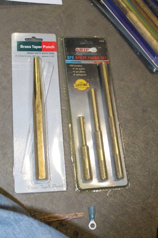 lot 118 image: Lot of (2) Hand Tools - Brass Taper Punch, Grip 3-Piece Brass Punch Set