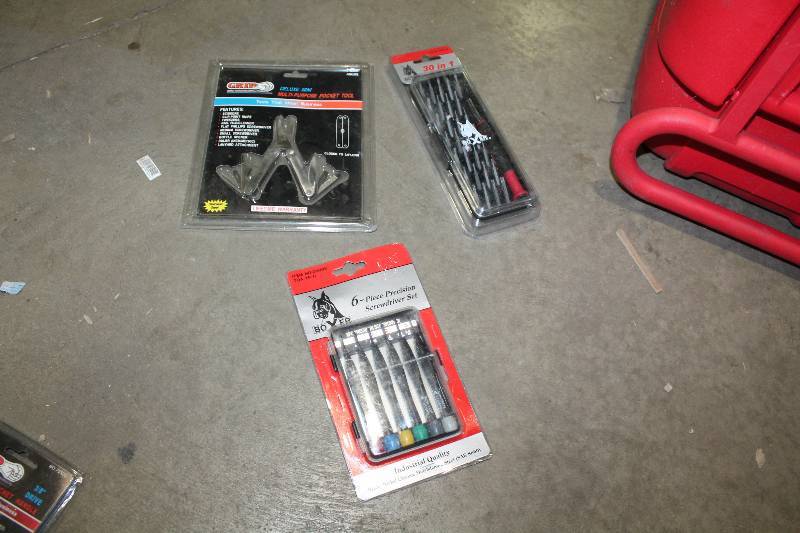 lot 137 image: Lot of (3) Hand Tools - Grip Deluxe Mini Multi-Purpose Pocket Tool, Boxer 6-Piece Precision Screwdriver Set, Boxer 30-in-1