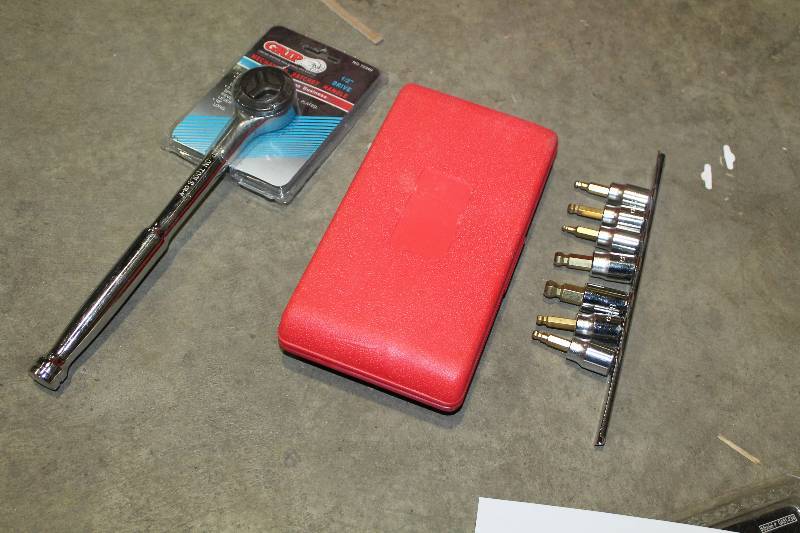 lot 136 image: Lot of (3) Hand Tools - Grip Mechanics Ratchet 12in. Drive, 4-Piece Stud Puller Wrench, 7-Piece Hex Key