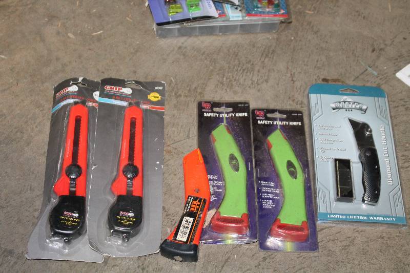 lot 130 image: Lot of (6) Utility Knives