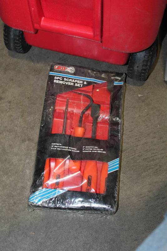 lot 143 image: Grip 5-Piece Scraper & Remover Set