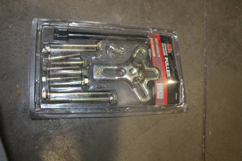 lot 145 image: MIT Harmonic Balancer Puller Set
