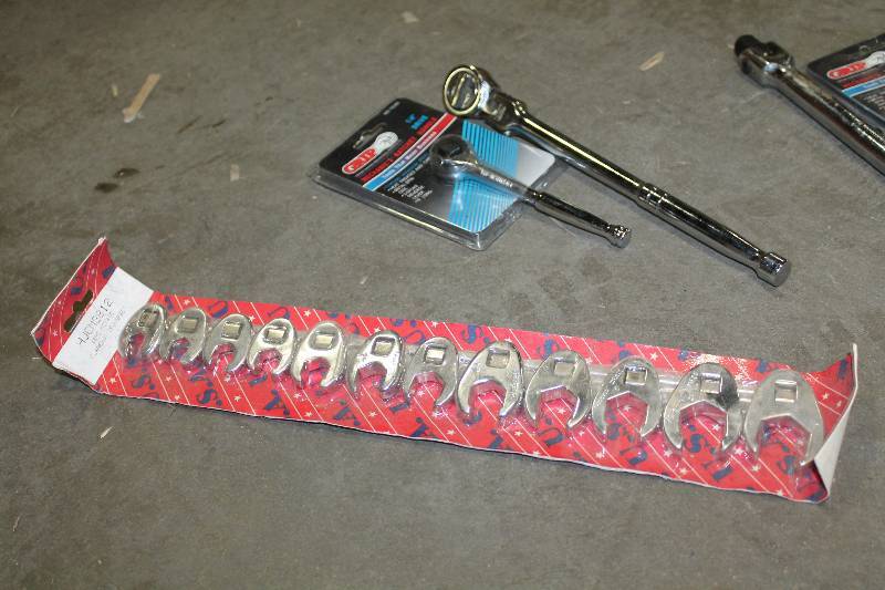 lot 146 image: Lot of (3) Hand Tools - Grip Mechanics Ratchet 14in. Drive, 12-Piece Metric Flare Nut Crowsfeet, Swivel Ratchet
