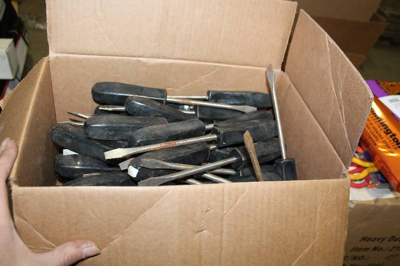 lot 86 image: Lot of (30) Flat Head Screwdrivers