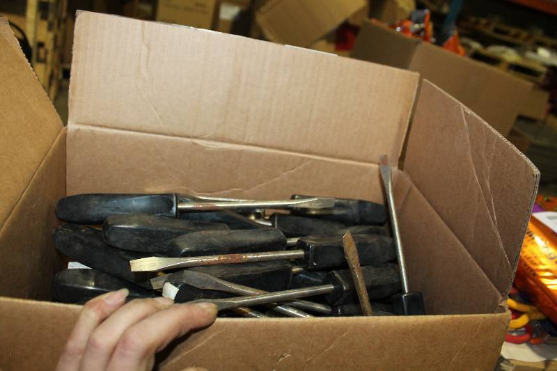 lot 85 image: Lot of (30) Flat Head Screwdrivers