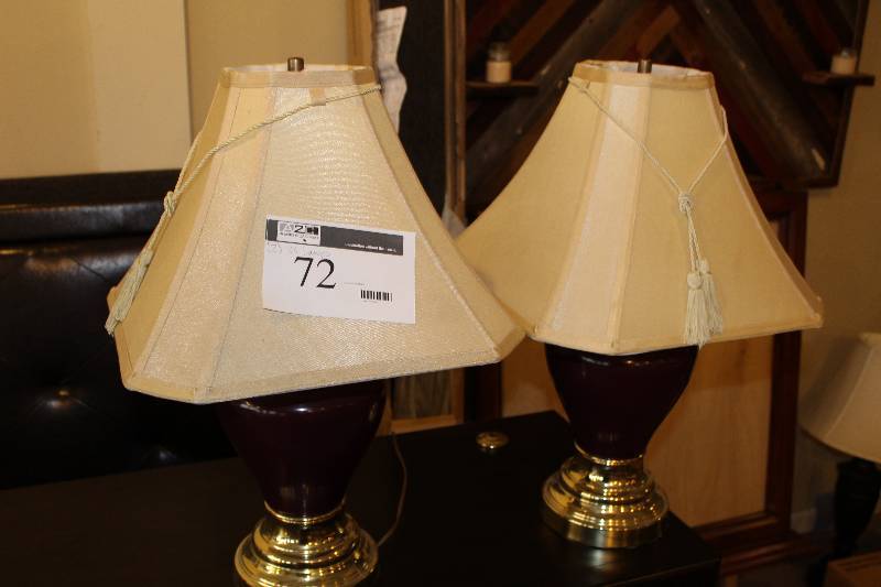lot 72 image: Lot of (2) Table Lamps