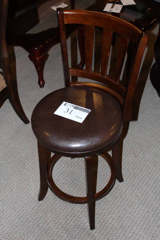 lot 31 image: Swivel Stool