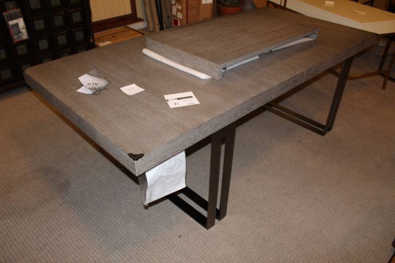lot 6 image: Berhardt Table w Leaf