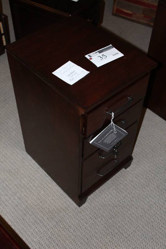 lot 35 image: Hooker Locking File Cabinet