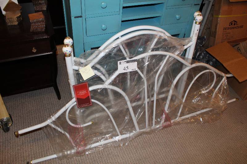 lot 45 image: Coaster Twin Day Bed Surround Frame