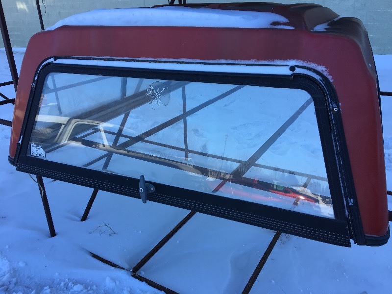 lot 4 image: Red Topper on Bottom Rack