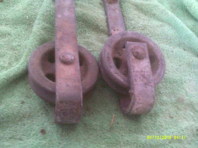 2 MEAT HOOKS WITH PULLYS