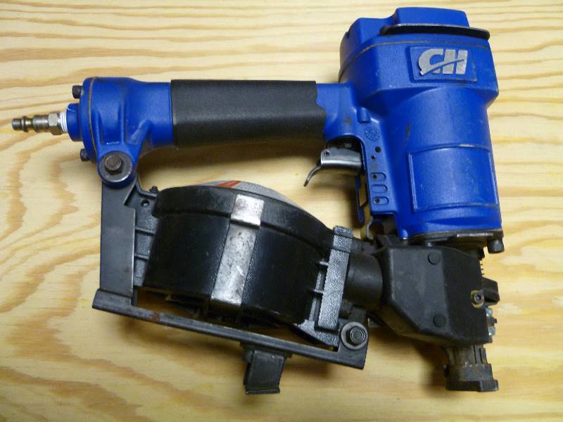 lot 20 image: Campbell Hausfeld  Coiled Roofing Nailer