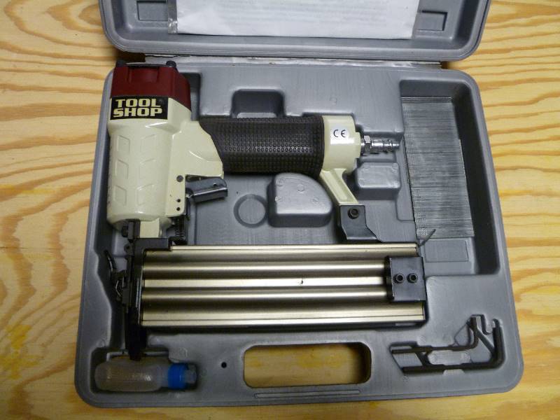 lot 27 image: Like New 18-Gauge Pneumatic Brad Nailer with Case